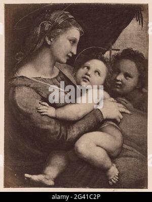Fotoproduktion von (wahrscheinlich) einem Druck auf ein Gemälde von Rafael, das Maria mit einem Kind darstellt. Teil des Reisealbums mit Bildern von Sehenswürdigkeiten in Deutschland und Österreich und von Kunstwerken. Stockfoto