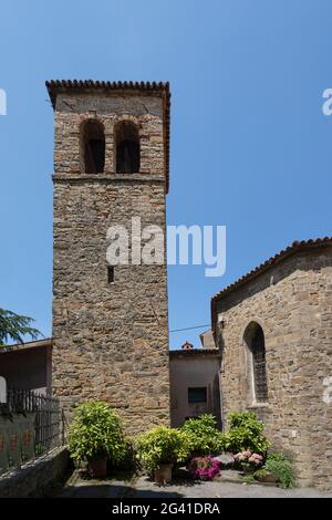 Muggia, Italien. 13. Juni 2021. Der Glockenturm der St. Francis Kirche Stockfoto