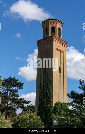 LONDON - SEPTEMBER 7 : das italienische Campanile Kew Gardens in London am 7. September 2013 Stockfoto