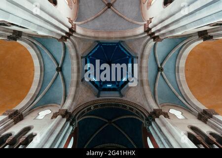 Innenaufnahme der St. Benno Kirche, München, Deutschland Stockfoto