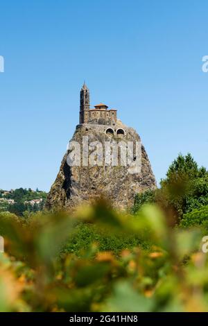 Saint-Michel d'Aiguilhe, Kirche auf dem Felsen, Le Puy en Velay, Departement Haute-Loire, Auvergne-Rhone-Alpes, Frankreich Stockfoto