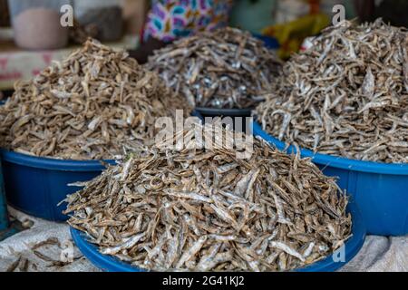 Sambaza-Fisch zum Verkauf auf dem Kimironko Market, Kigali, Provinz Kigali, Ruanda, Afrika Stockfoto