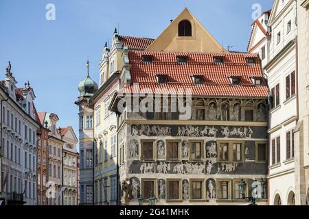 Hoch dekoriert Wohnblock in Prag Stockfoto