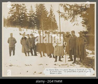 General Bobio, General Mastero und Männer am Eingang der Schützengräben in der vordersten Reihe in den Dolomiten, vermutlich Italiener; Le Général Bobio et le Général Maspero à l'Entrée des tranchées die Premiere ligne. - Le Général Bobio à Gauche, Le Général Madero à Droite .. Auf dem Foto vorne links bobio, rechts Madero. Teil des Fotoalbums Medizinische Mission H. de Rothschild an der Italienischen Front 1916. Stockfoto