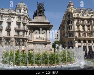 GRANADA, ANDALUSIEN/SPANIEN - MAI 7 : Denkmal für Ferdinand und Isabella, Plaza Isabel la Catolica, Granada, Spanien am 7. Mai 2014. Stockfoto