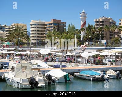 MARBELLA, ANDALUSIEN/SPANIEN - MAI 4 : Blick auf den Yachthafen von Marbella Spanien am 4. Mai 2014. Nicht identifizierte Personen. Stockfoto