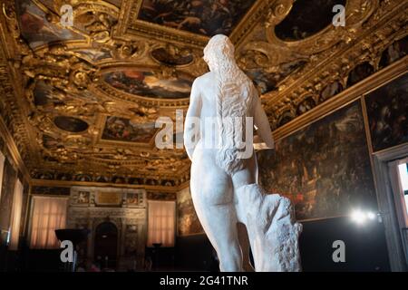 Statue in der Kammer von Scutinio, Sala dello Scrutinio, Palazzo Ducale, San Marco, Venedig, Venetien, Italien, Europa Stockfoto