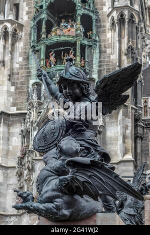Putte Statue Marienplatz in München Stockfoto