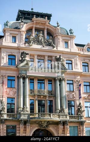 Reich verzierte Wohnblock und Geschäfte neben dem Wenzelsplatz in Prag Stockfoto