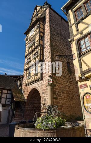 Architektur von Riquewihr in Haut-Rhin-Elsass-Frankreich Stockfoto