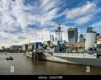 HMS Belfast vertäut im Pool von London Stockfoto