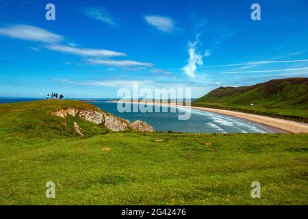 Tolles Wetter und der herrliche Strand in Rhossili, The Gower, South Wales im Sommer Stockfoto