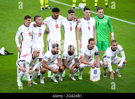 (Obere Reihe, von links nach rechts) Englands Mason Mount, Kalvin Phillips, Tyrone Mings, John Stones, Declan Ris und Torwart Jordan Pickford. (Untere Reihe, von links nach rechts) Phil Foden, Reece James, Raheem Sterling, Harry Kane und Luke Shaw vor dem UEFA Euro 2020-Spiel der Gruppe D im Wembley Stadium, London. Bilddatum: Freitag, 18. Juni 2021. Stockfoto