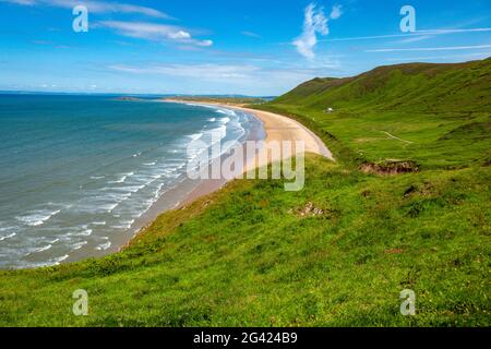 Tolles Wetter und der herrliche Strand in Rhossili, The Gower, South Wales im Sommer Stockfoto