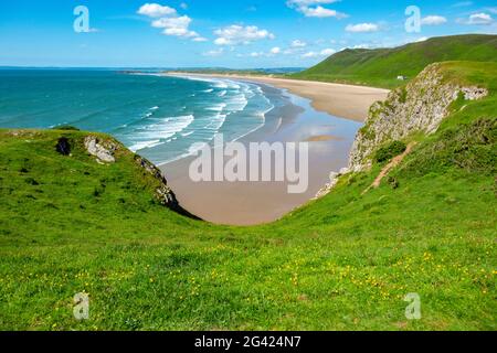 Tolles Wetter und der herrliche Strand in Rhossili, The Gower, South Wales im Sommer Stockfoto