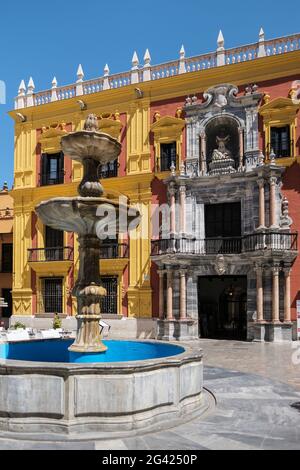 Barocke Bischofspalast entworfen von Antonio Ramos im 18. Jahrhundert in der Plaza de Obispo Malaga Stockfoto