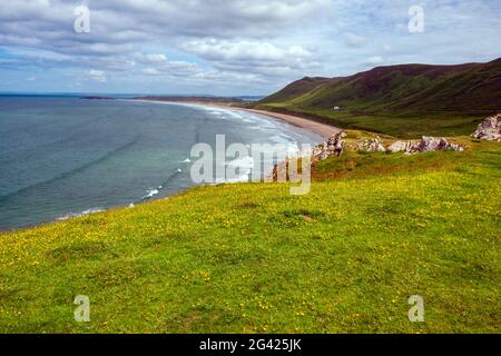 Tolles Wetter und der herrliche Strand in Rhossili, The Gower, South Wales im Sommer Stockfoto