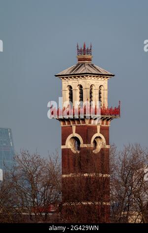 Jungs und St. Thomas Hospital Tower in Lambeth Stockfoto