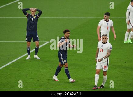 London, Großbritannien. Juni 2021. Che Adams aus Schottland reagiert, nachdem er während des UEFA-Europameisterschaftsspiel im Wembley Stadium, London, weit unterwegs war. Bildnachweis sollte lauten: David Klein / Sportimage Stockfoto