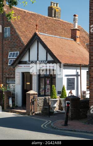 ALFRISTON, Sussex/UK - Juli 23: Blick auf die alte Bank in der High Street in Seaford Sussex am 23. Juli 2018 Stockfoto