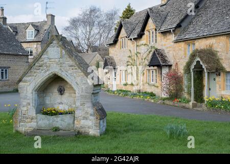 Malerische Aussicht auf Lower Slaughter Dorf in den Cotswolds Stockfoto