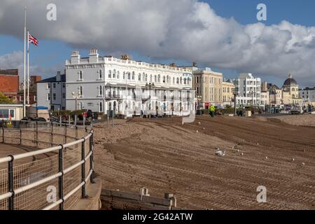 WORTHING, WEST SUSSEX/UK - NOVEMBER 13 : Blick auf Gebäude entlang der Strandpromenade in Worthing West Sussex am 13. November 2018. Unid Stockfoto