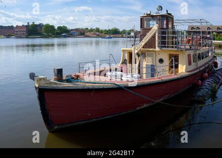 Traditionellen touristischen Boot vor Anker am Oulton Broad Stockfoto