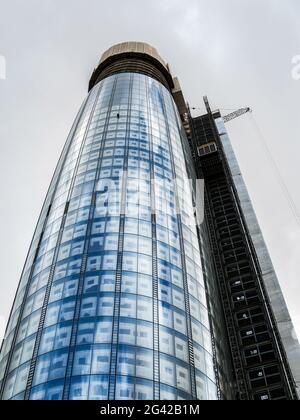 Neubau im Bau am Südufer der Themse Stockfoto