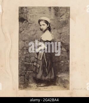 Fotoproduktion eines (vermutlich) Druckes zu einem Gemälde von Charles François Jalabert. Teil des englischen Familienalbums mit Fotos von Menschen, Reisen, Cricket und Kunstwerken. Stockfoto