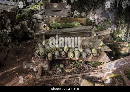 Die historische Grabstätte von Lombok Parinding in Tana Toraja Stockfoto