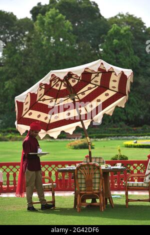 INDIEN, RAJASTHAN, JAIPUR, FRÜHSTÜCK IM TAJ RAMBAGH PALACE Stockfoto