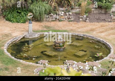 WINDSOR, MAIDENHEAD WINDSOR/UK - JULI 22 : Blick auf ein Wasserspiel im Windsor Castle in Windsor, Maidenhead Windsor am 22. Juli Stockfoto