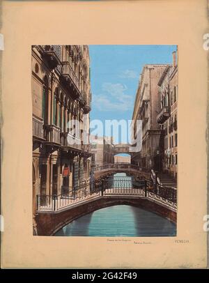 Seufzerbrücke und Palazzo Ducale in Venedig; Puente de los Suspiros, Palacio Ducal. Venecia. Teil des Reisealbums mit Fotos und Zeichnungen von Manuel Mayo 1876. Stockfoto