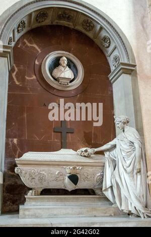 Florenz, Toskana/Italien - Oktober 19: Denkmal für Gino Capponi in der Kirche Santa Croce in Florenz am 19. Oktober 2019 Stockfoto