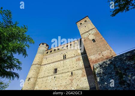 Blick auf Castello di Roddi, Roddi, Provinz Cuneo, Piemont, Italien, Europa Stockfoto