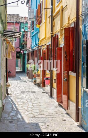 Bunte Häuser auf Burano in der Lagune von Venedig, Venetien, Italien Stockfoto