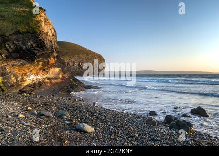 Blick auf den Strand bei Druidston Oase in Pembrokeshire. Stockfoto