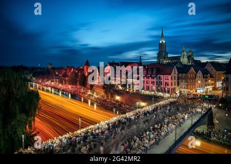 Extreme Langzeitbelichtung während der Lichtserenade in Ulm, Donau, Schwäbische Alb, Baden-Württemberg, Deutschland Stockfoto