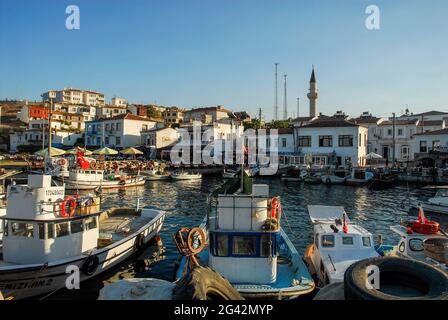 Bozcaada/Türkei - 23/08/2007 : Fischerboote im Yachthafen von auf der Insel Bozcaada, Türkei Stockfoto