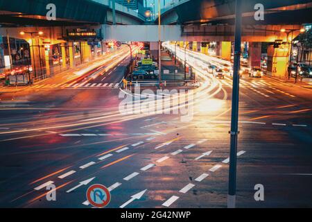Langer Schuss des Autoverkehrs in Osaka, Japan Stockfoto
