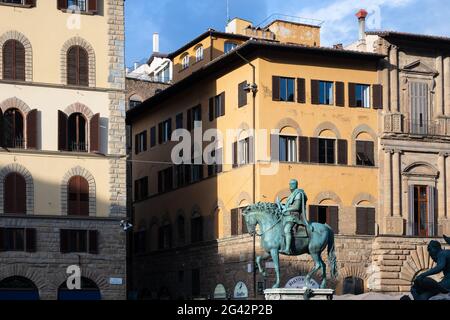 FLORENZ, TOSKANA/ITALIEN - 19. OKTOBER : Reiterstatue von Cosimo I â €“ Giambologna auf der Piazza della Signoria Florenz auf Octob Stockfoto