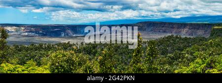 Landschaft mit Blick auf den Kilauea Vulkan Caldera, Hawaii Volcanoes National Park, Hawaii Islands, USA Stockfoto