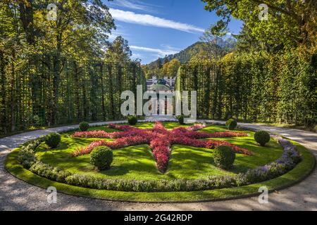 Park (Ostparterre) von Schloss Linderhof, Ettal, Allgäu, Bayern, Deutschland Stockfoto