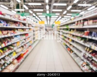 Abstrakte verschwommene Supermarkt Gang Stockfoto