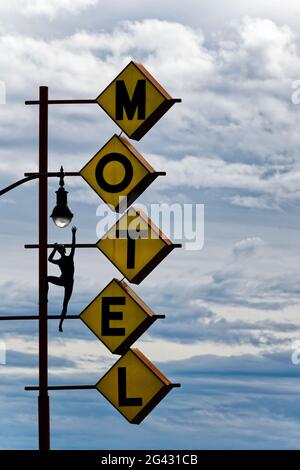Motel Schild gegen launischen Himmel, Las Vegas, Nevada, USA Stockfoto