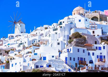 Das Dorf Oia, Oia, Santorini, Kykladen, Griechenland Stockfoto