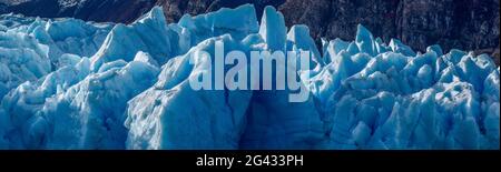 Craggy Grey Glacier Falling to Lago Grey, Magellanes Region, Torres del Paine, Chile Stockfoto