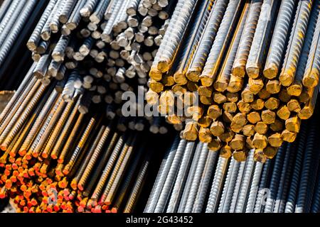 Eisenstangen als Textur aus Metallspule Stockfoto