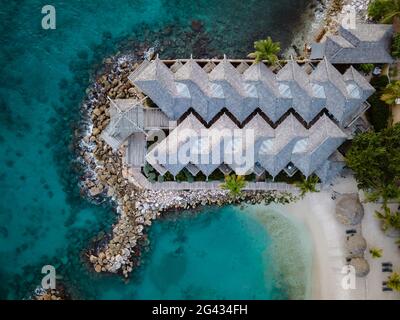 Tropischer Luxus-Resort Curacao mit Pirvate Strand und Palmen, Luxus Urlaub Curacao Stockfoto