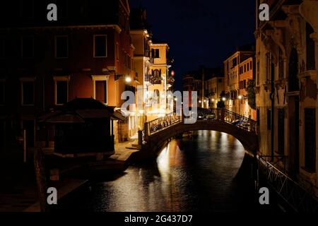 Unterwegs in Venedig bei Nacht, Venetien, Italien, Europa Stockfoto